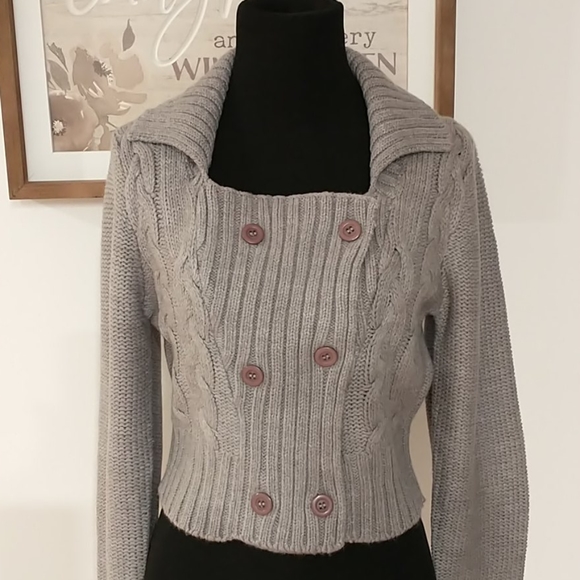 H & M Cable Knit Crop Sweater - Picture 5 of 8